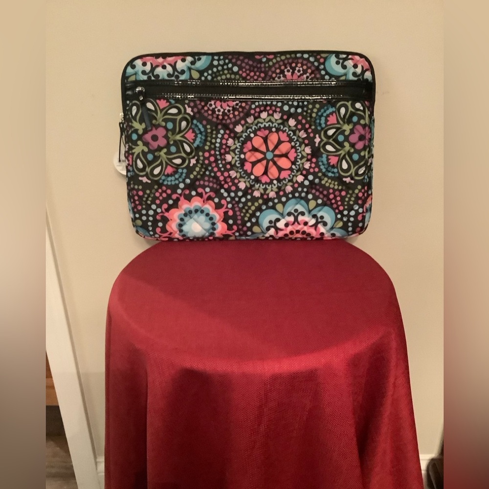 Studio C 15-16” laptop sleeve outside zip compartment blk. & wht. Interior NWT
